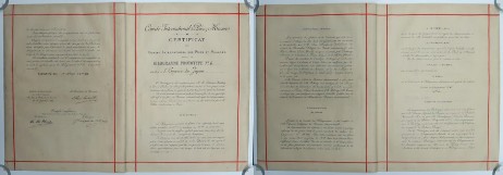 図2 1889年に国際度量衡局によって発行されたキログラム原器校正証明書(左:表、右:裏)