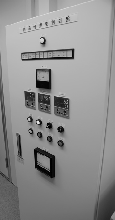 校正室の温湿度管理用の操作パネル